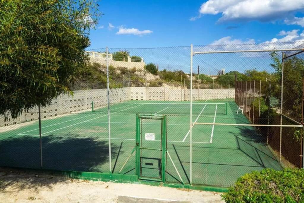 4 Persoons Bungalow Met Gemeenschappelijk Zwembad Теулада Экстерьер фото